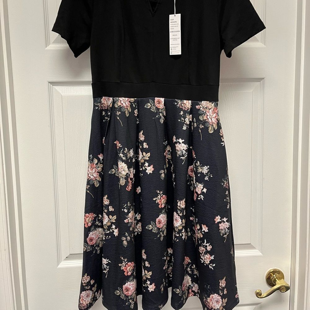 Chiccloth Black Floral Full Skirt V-Neck Dress sz L NWT